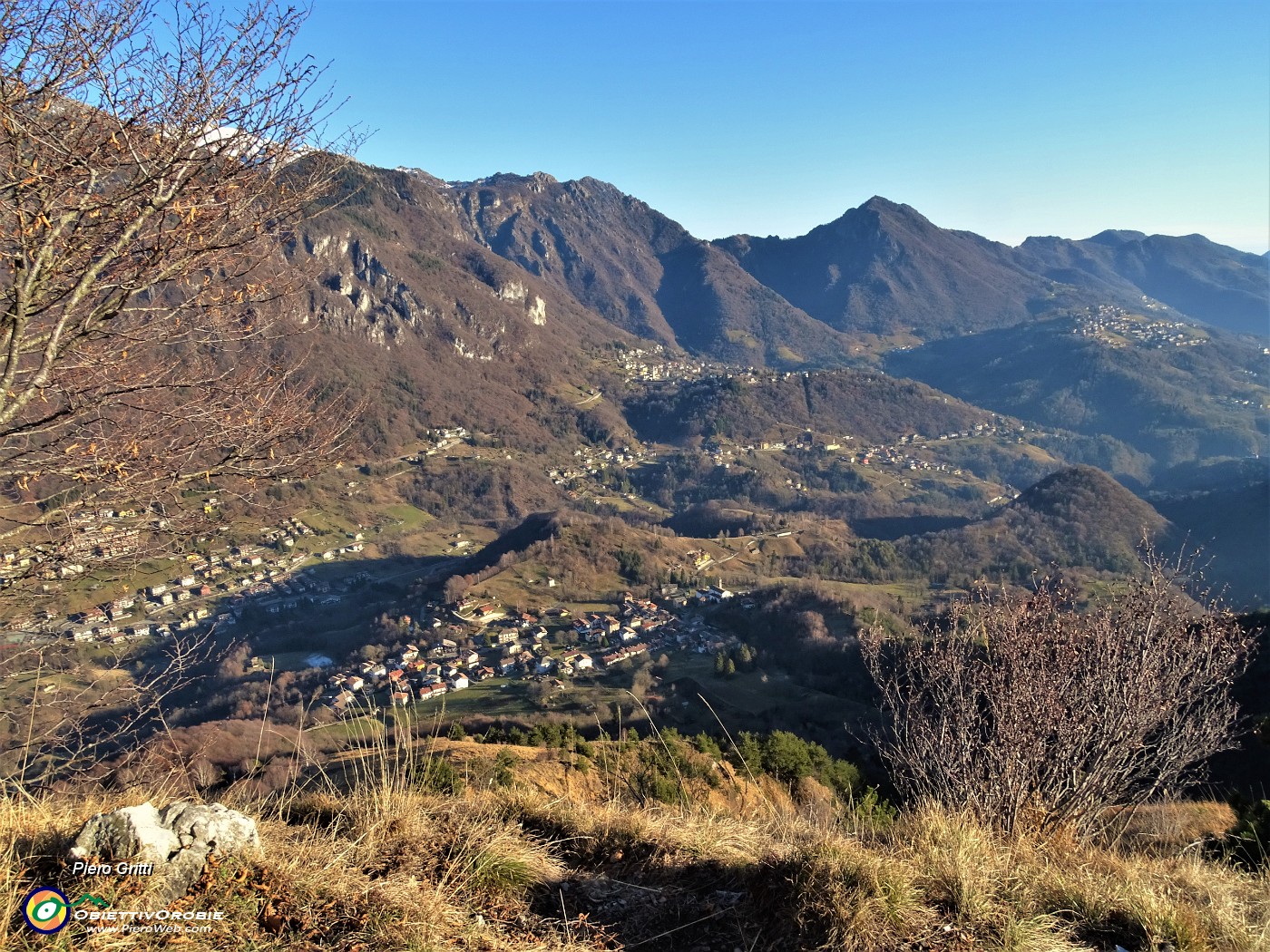 41 Vista su (da sx) Lepreno, Cornalba, Costa Serina .JPG
